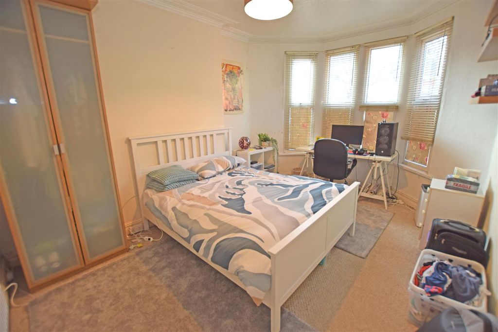 Property photo 3 of 13 Front Room.Jpg