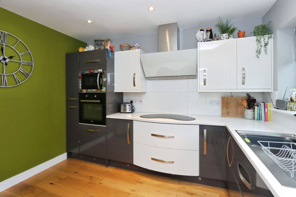 Property photo 3 of 27 Img_9924