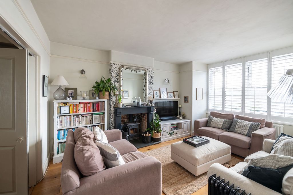 Property photo 3 of 34