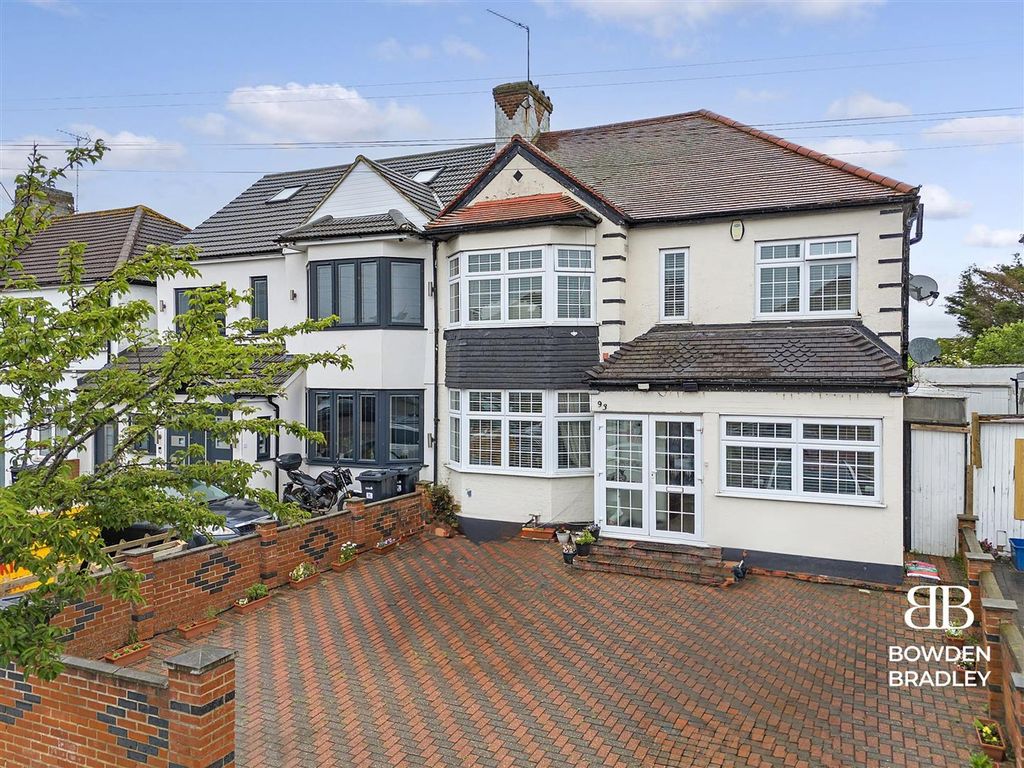 Property photo 1 of 25 Externals