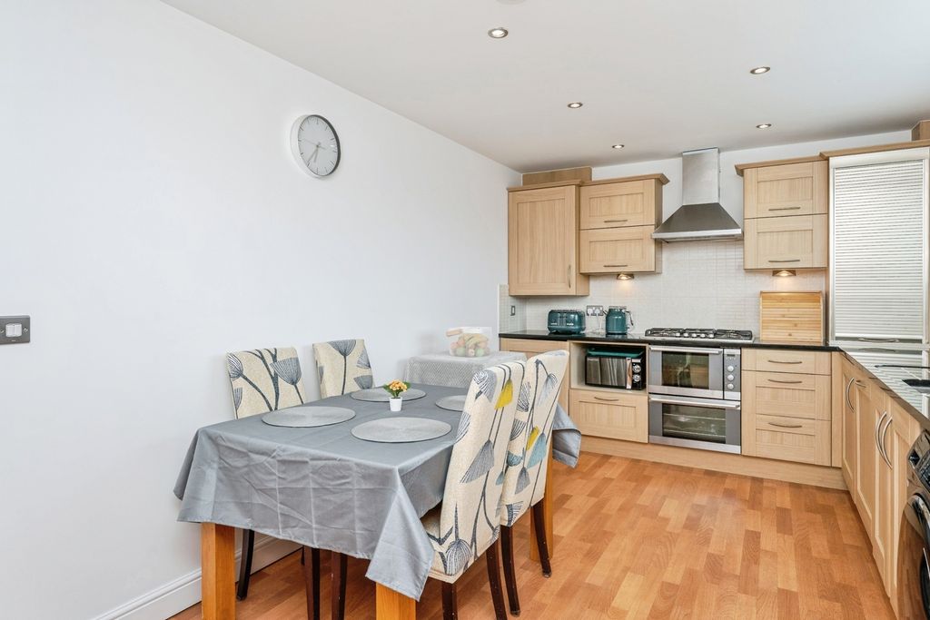 Additional image 8 of 2 bed flat for saleLlys Y Graig, Bryn-Y-Baal, Mold, Flintshire CH7