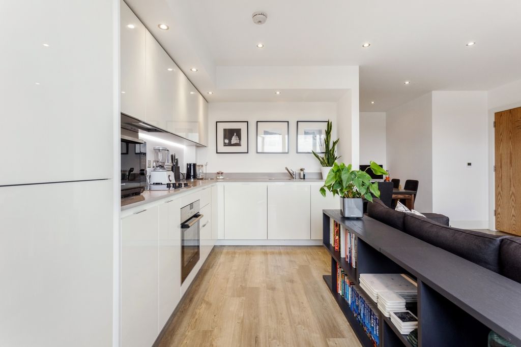 Property photo 2 of 18 43 Curtis Court F...