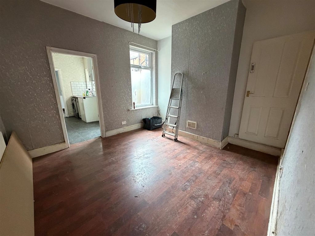 Property photo 3 of 11 Sitting Room.Jpg