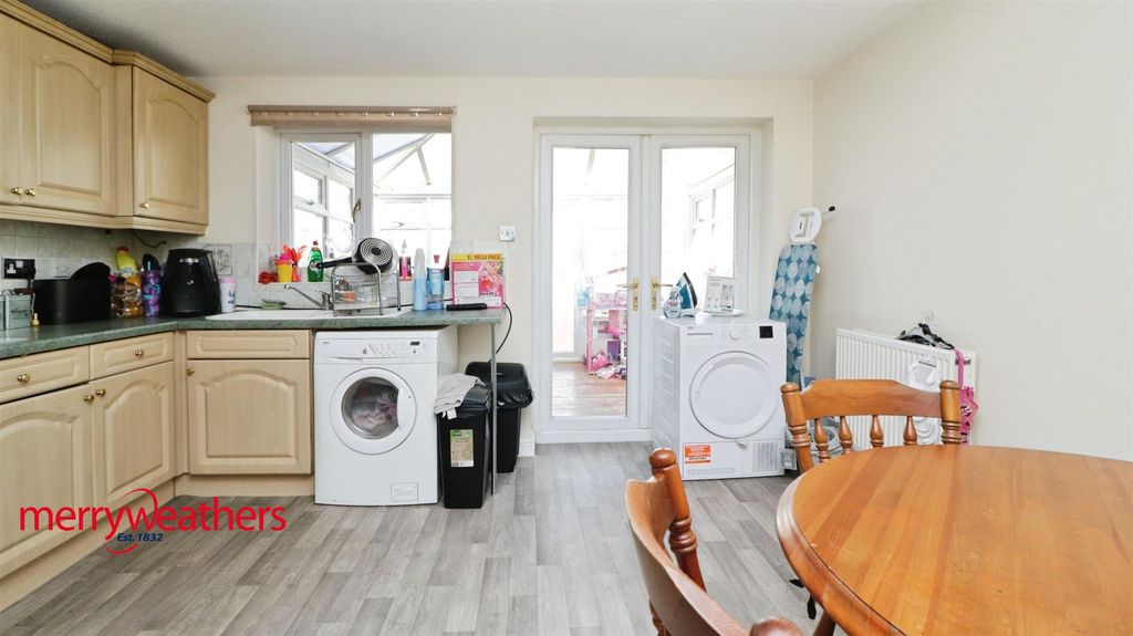 Property photo 3 of 8 Dining Kitchen