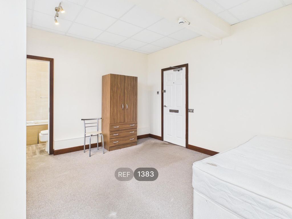 Property photo 3 of 10 Bedroom