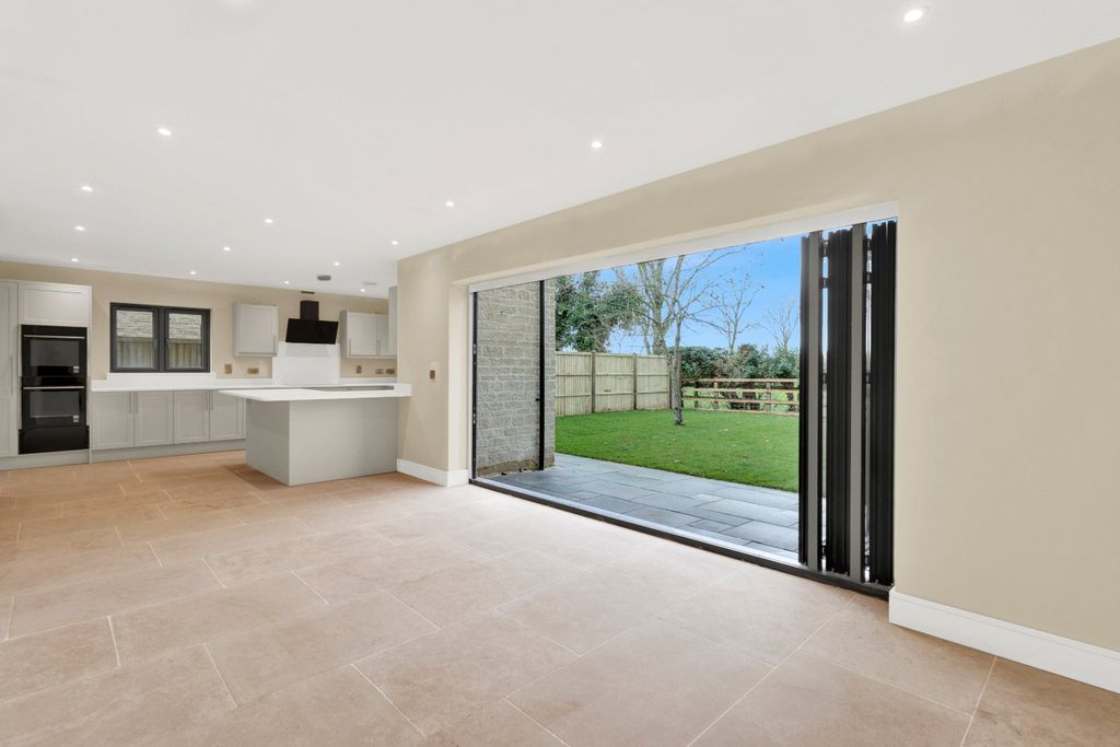 Property photo 3 of 8 Kitchen Dining