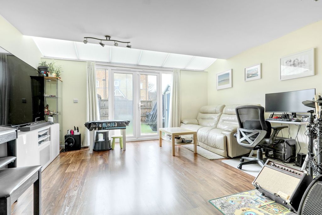 Property photo 3 of 16