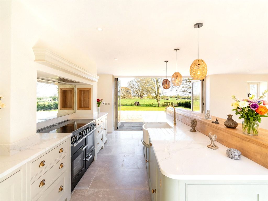 Property photo 2 of 24 The Bramleys