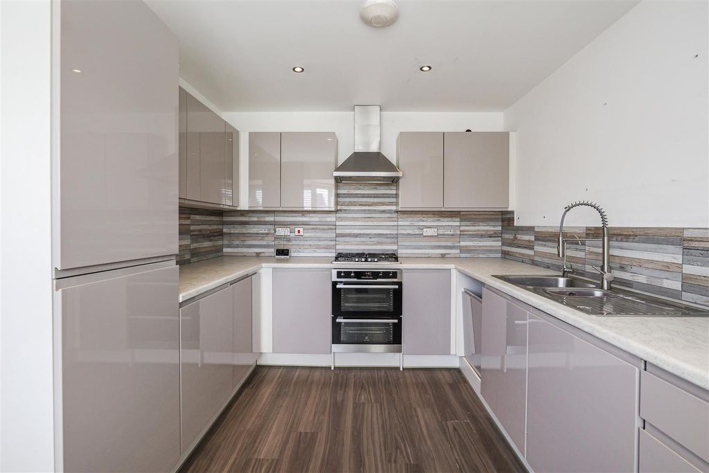 Property photo 2 of 15 5_78026.Jpg