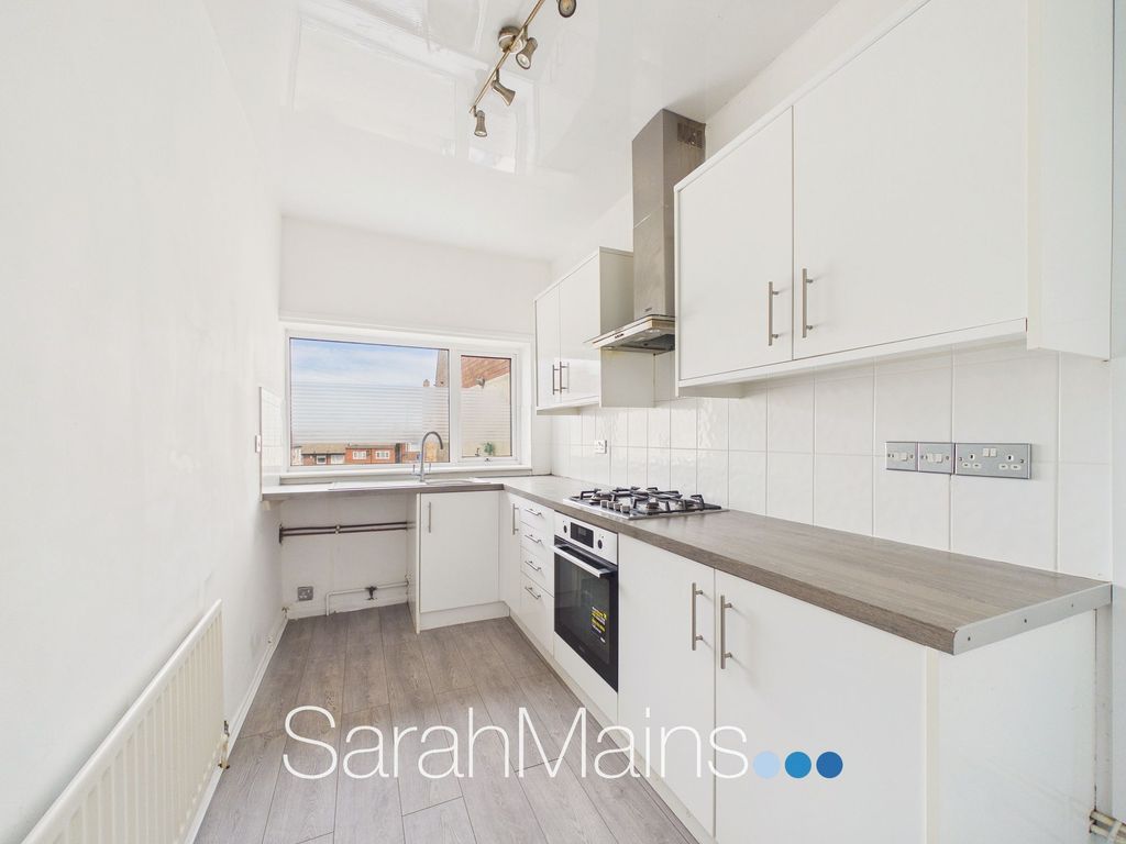 Property photo 3 of 12 Kitchen