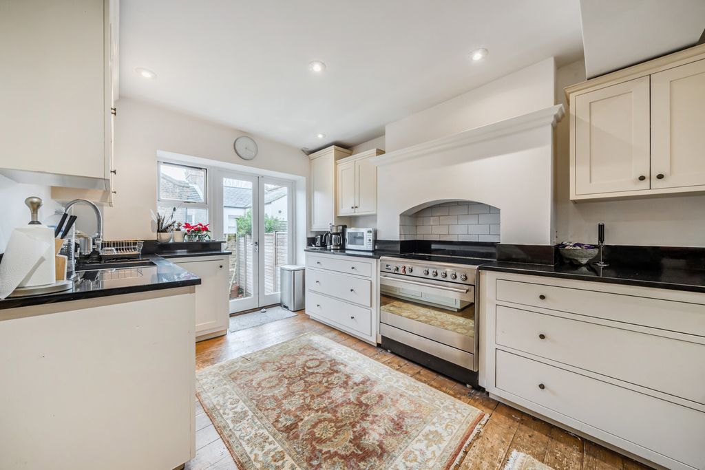 Property photo 3 of 20 Kitchen