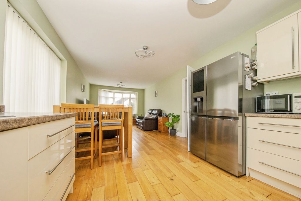 Property photo 2 of 20 Pbox-Img.Jpg