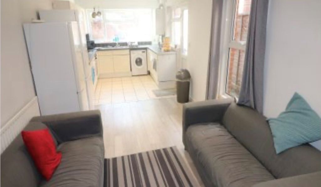 Property photo 2 of 8 Images