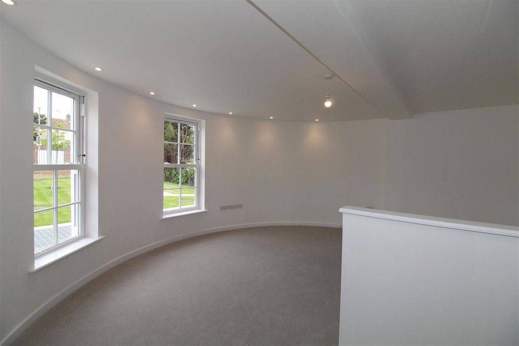 Property photo 3 of 8 Lounge / Open Planned Kitchen Area