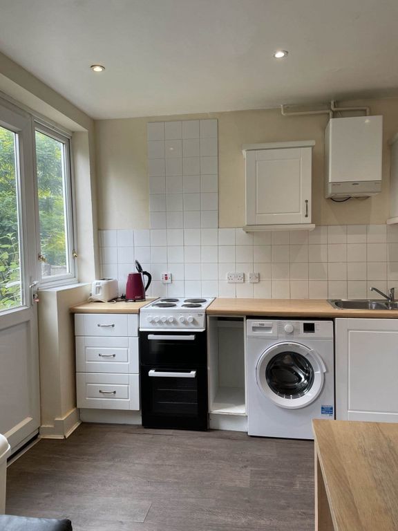 Property photo 3 of 15 Bright Fitted Kitchen With White Cabinets, Electri...