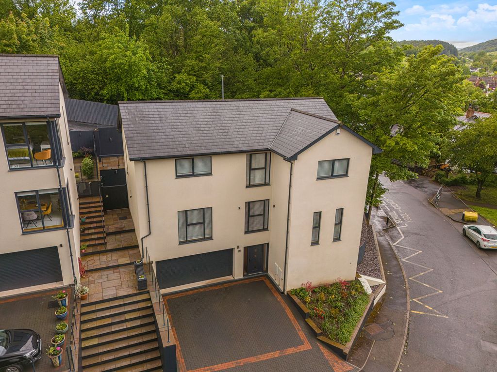 Property photo 1 of 62