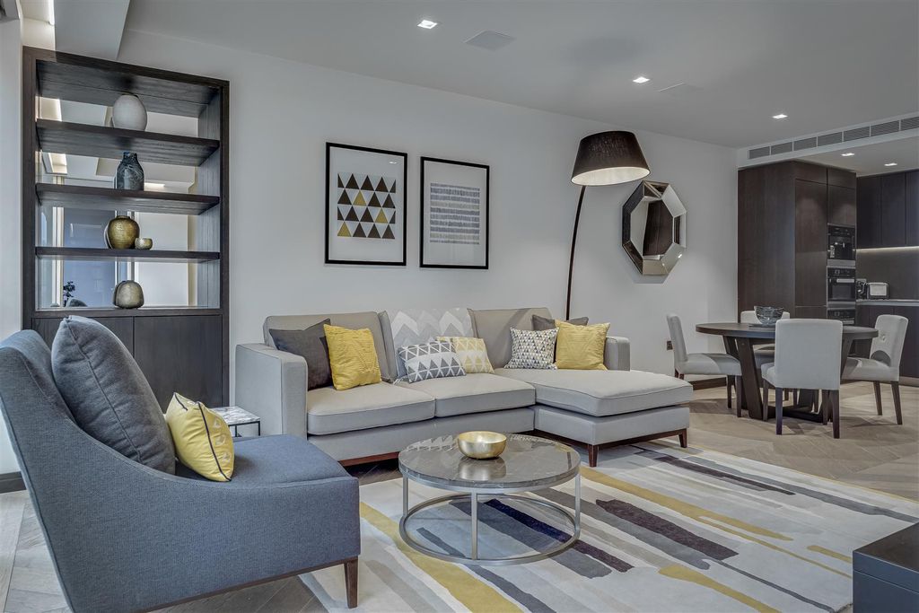 Property photo 2 of 15 Living Room - Balmoral House, One Tower Bridge - P