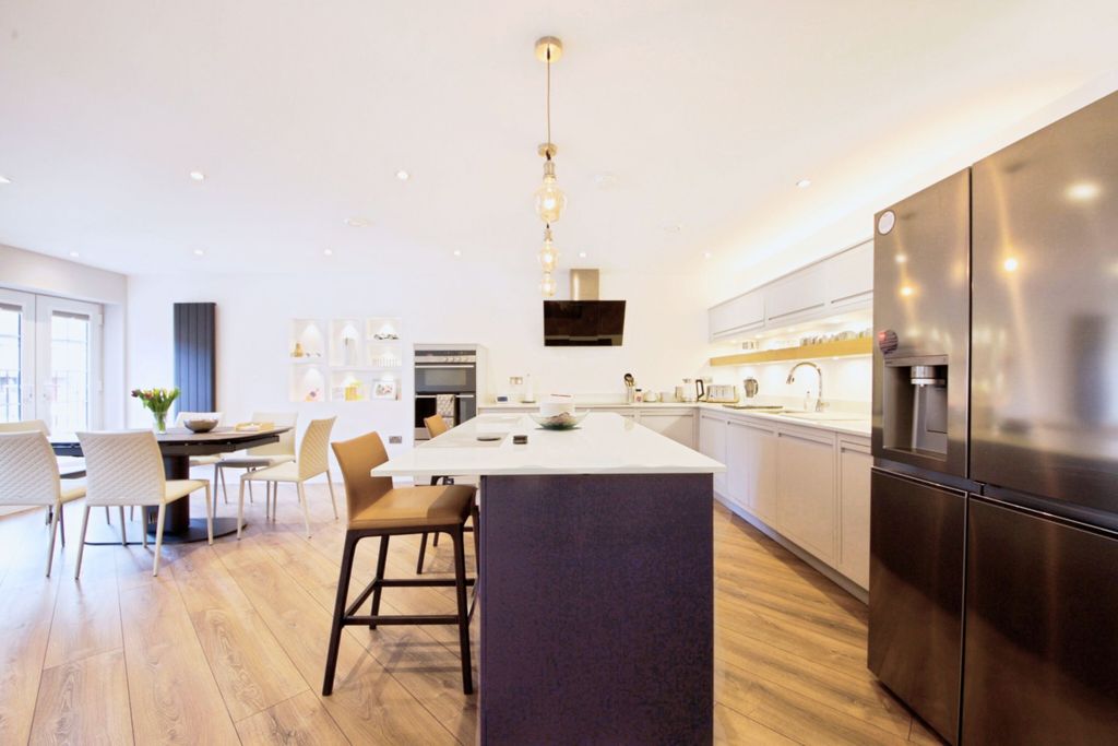 Property photo 3 of 11