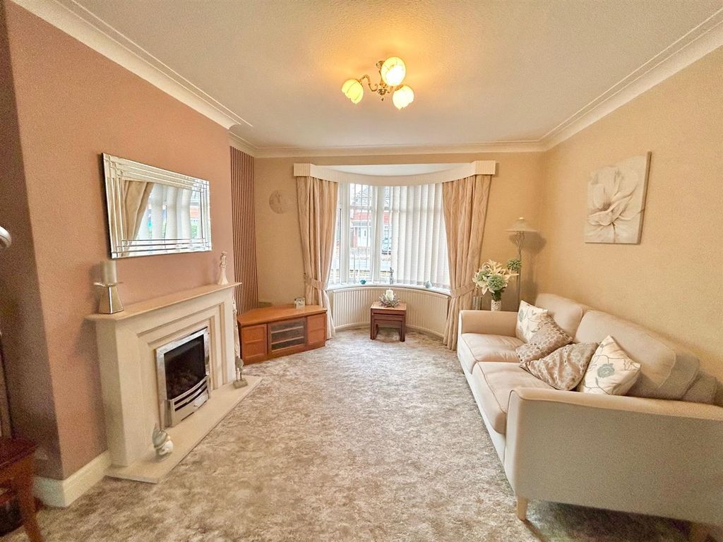 Property photo 3 of 12 Lounge.Jpg