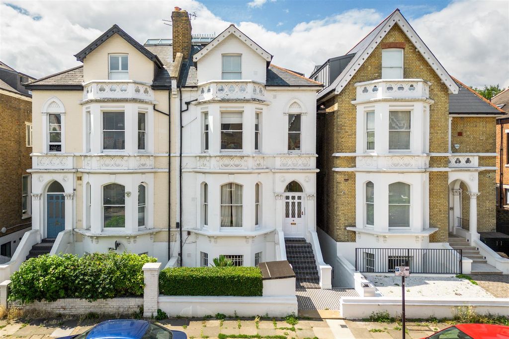 Property photo 1 of 12 F3 8 Marlborough Road-2.Jpg