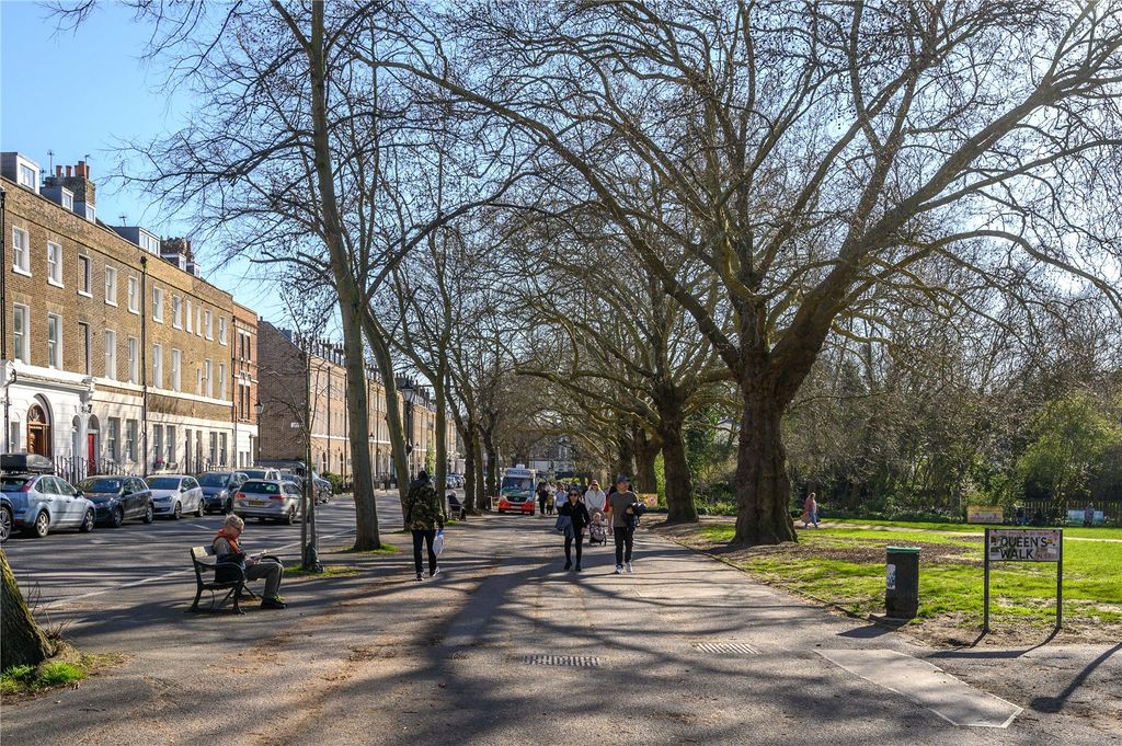 Property photo 1 of 15 Highbury Fields