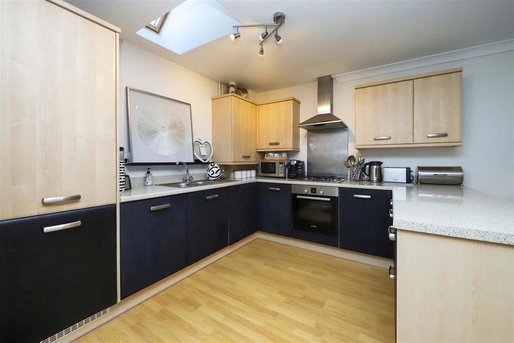 Property photo 3 of 15 Kitchen.Jpg