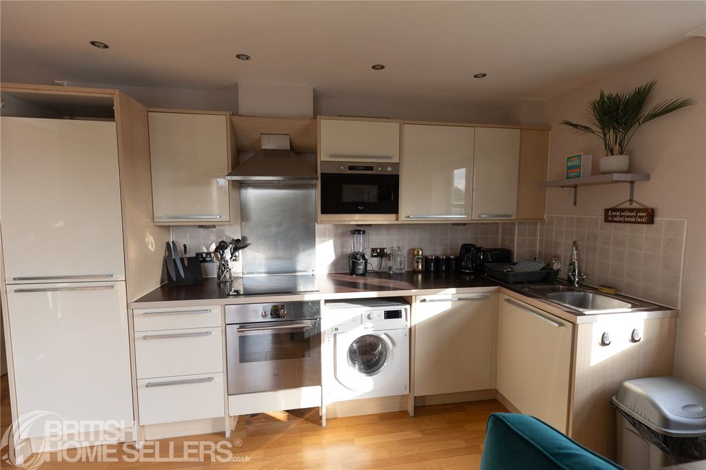 Property photo 2 of 14 Picture No. 12