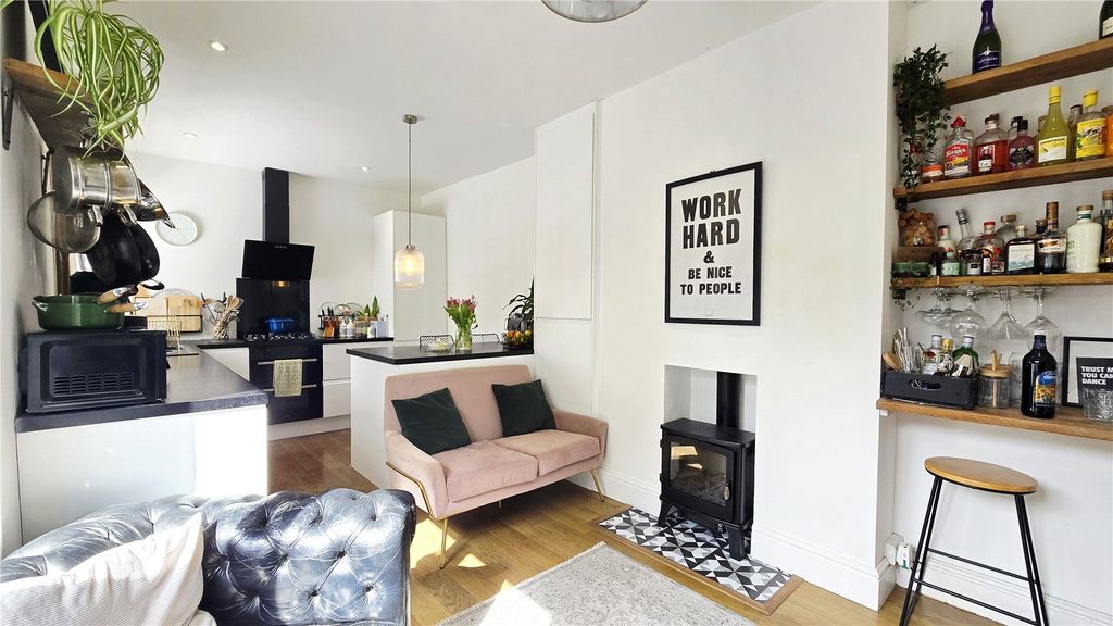 Property photo 3 of 26 Kitchen