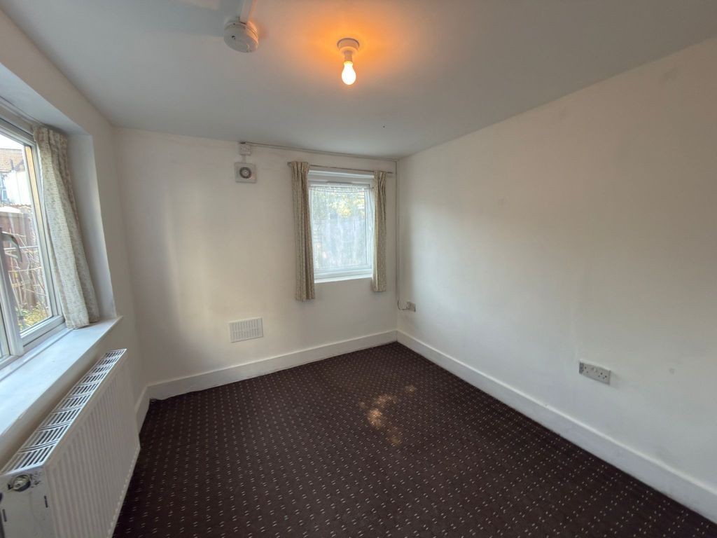 Property photo 3 of 7 Gallery