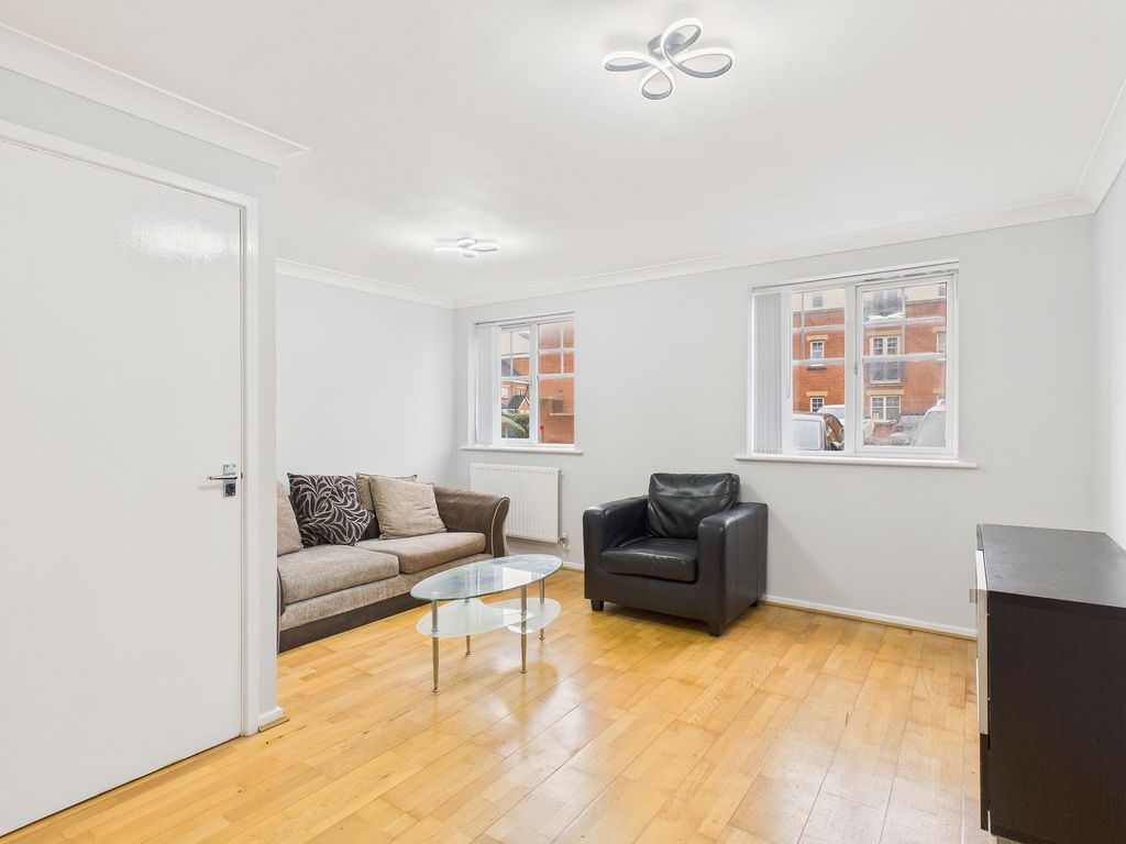 Property photo 1 of 8 Lounge