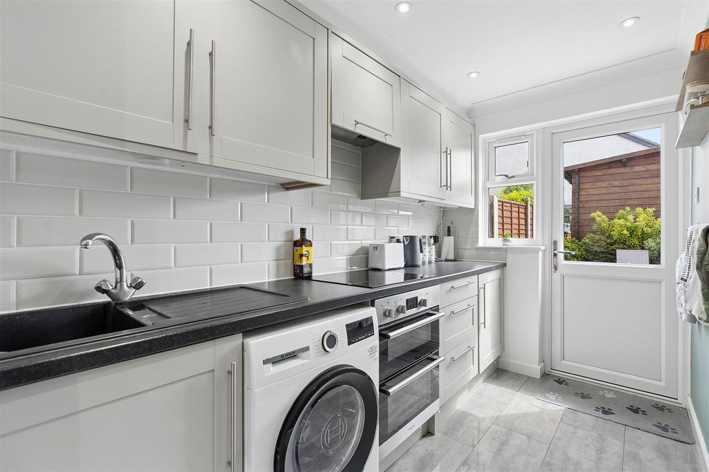 Property photo 3 of 11 21 Riversdale-Hr8.Jpg