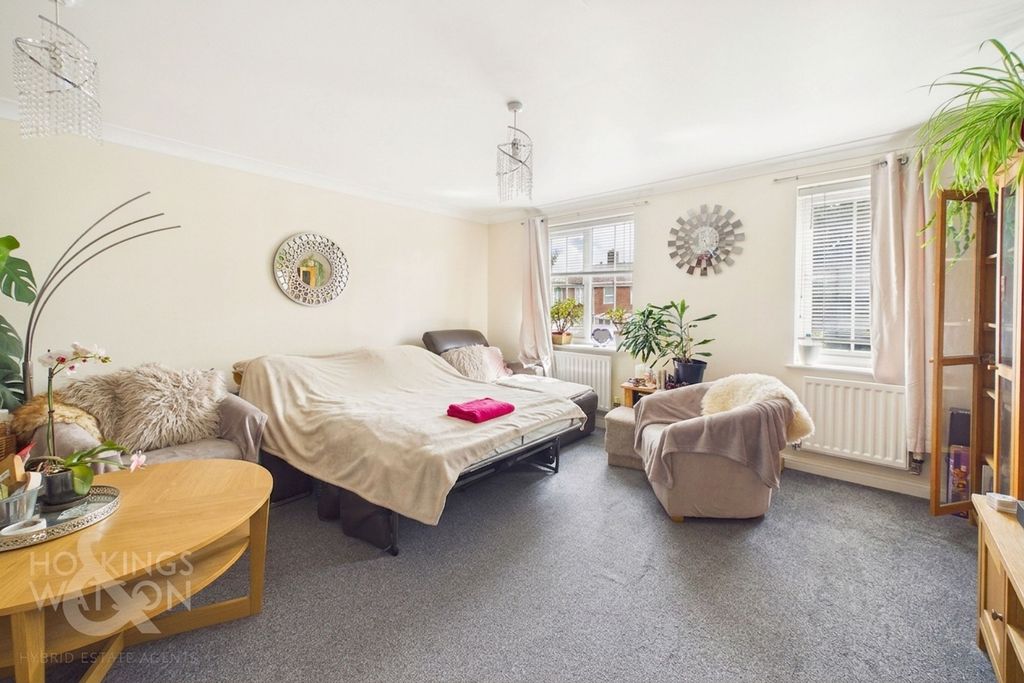 Property photo 2 of 18