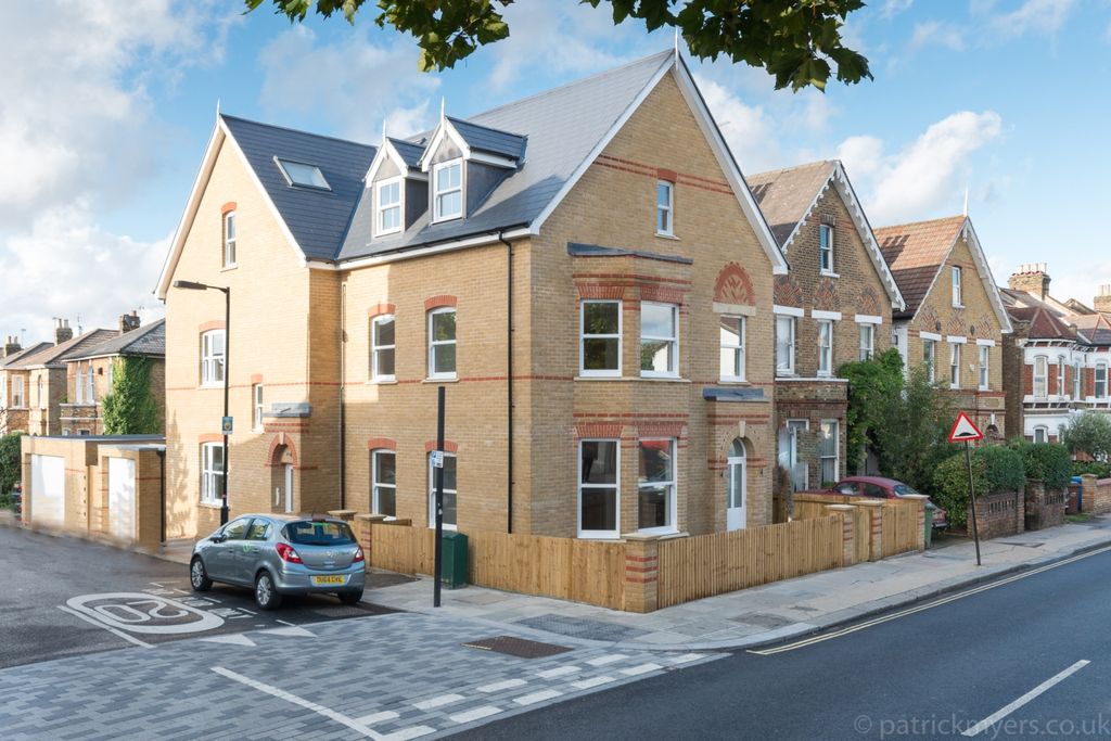 Property photo 1 of 9 Flats 1, 37 Elsie...