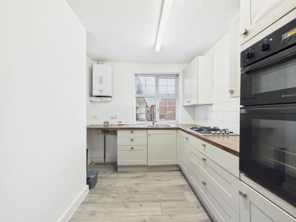 Property photo 3 of 7 Kitchen