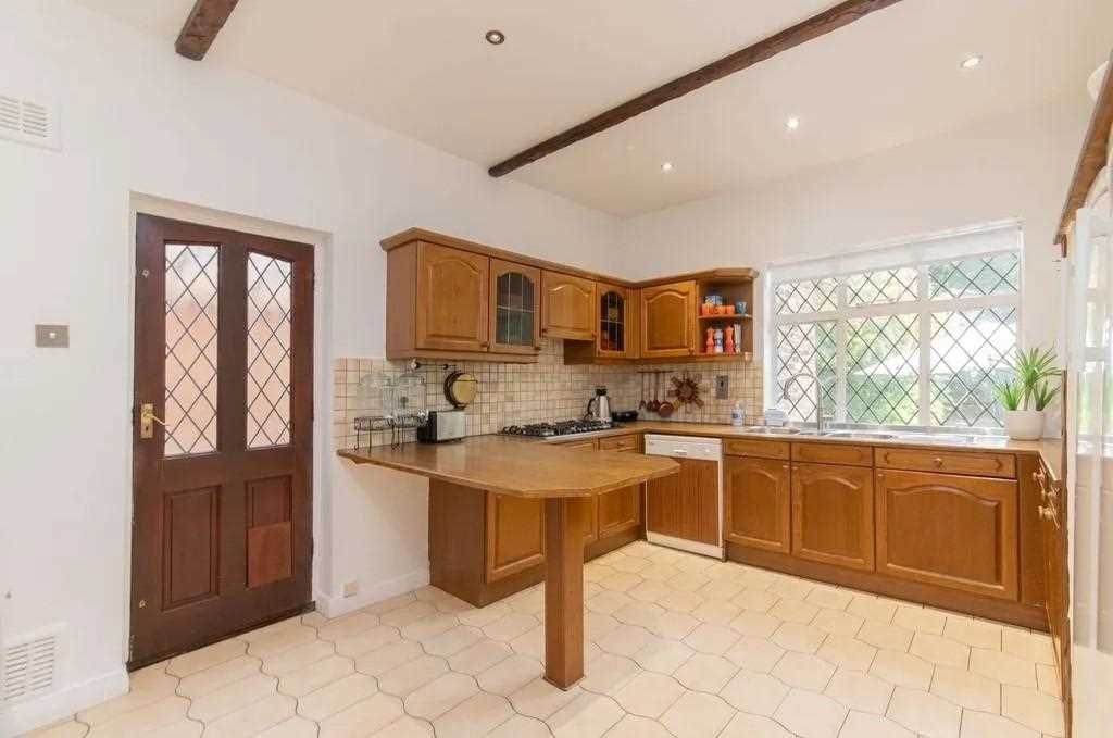 Property photo 3 of 18