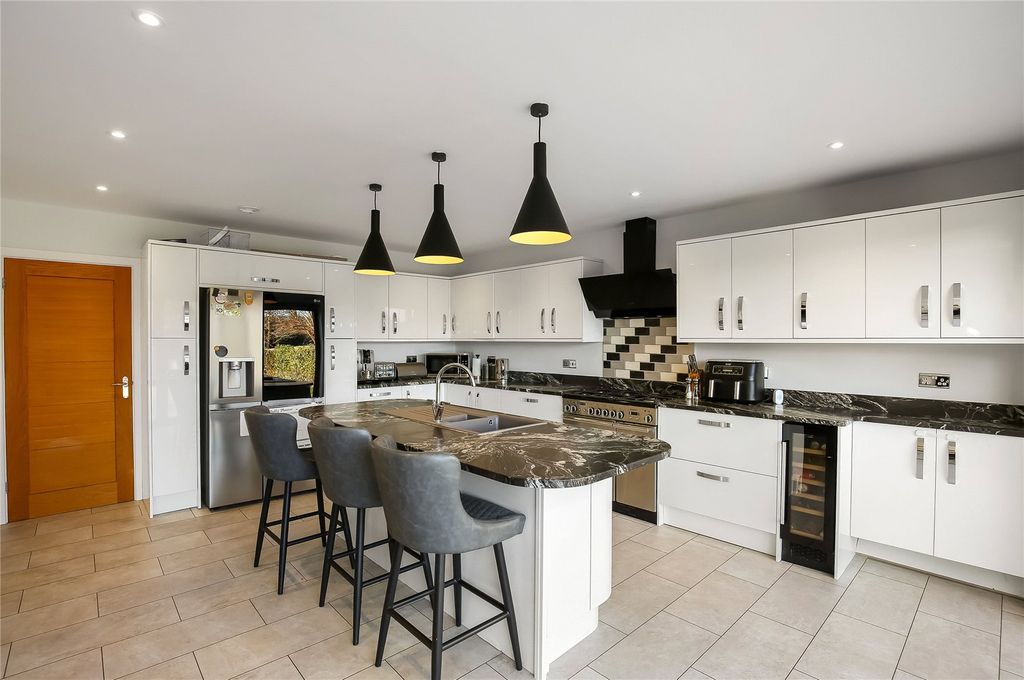 Property photo 2 of 29 Picture No. 02