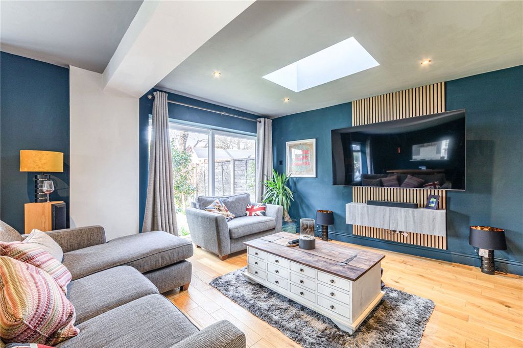 Property photo 3 of 28 Living Room