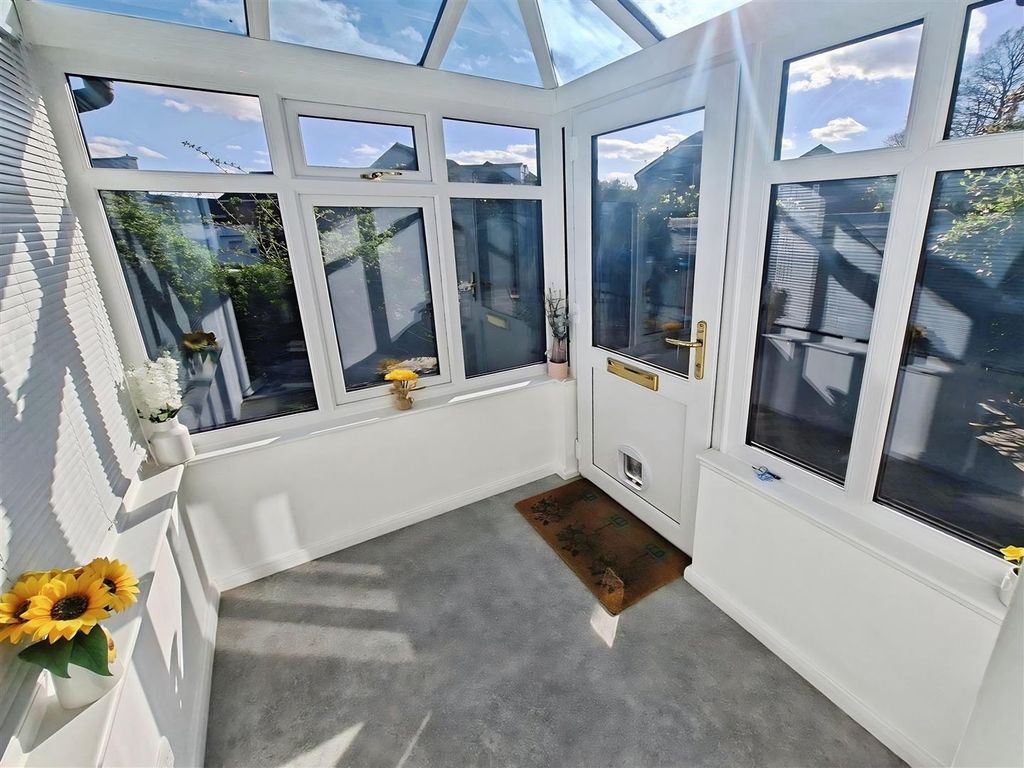 Property photo 3 of 16 Conservatory/Entrance Porch