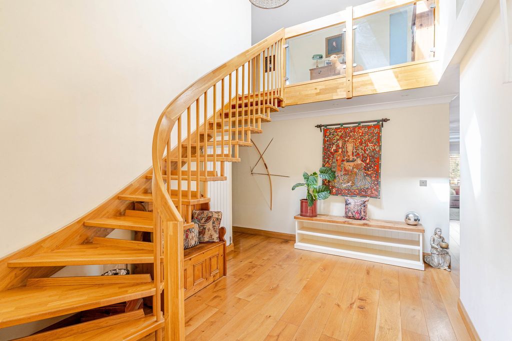 Property photo 3 of 20