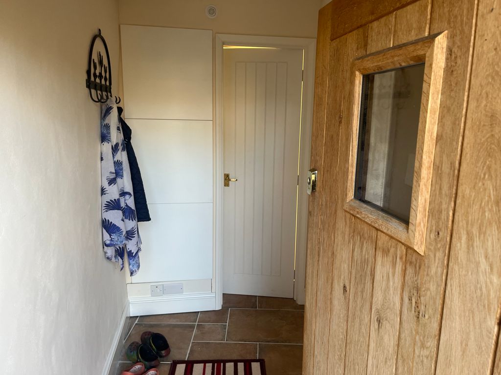 Property photo 3 of 16 Entrance Hall