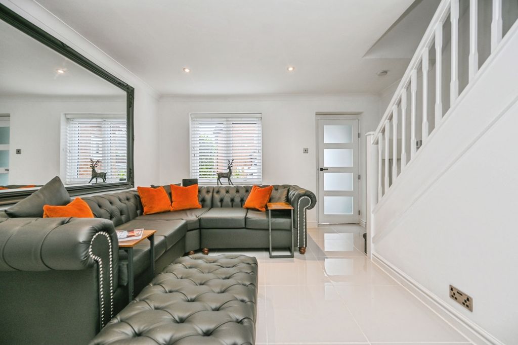 Property photo 2 of 15 Pbox-Img.Jpg