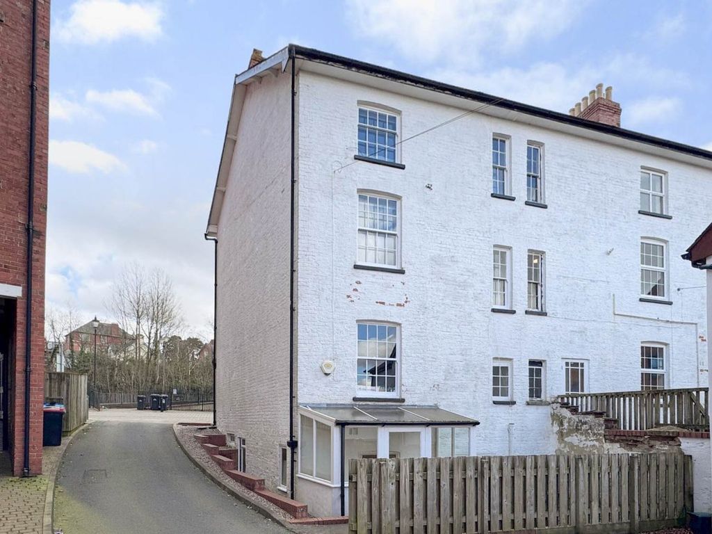 Property photo 2 of 32