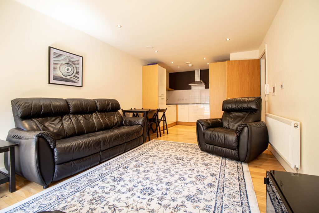 Property photo 2 of 9