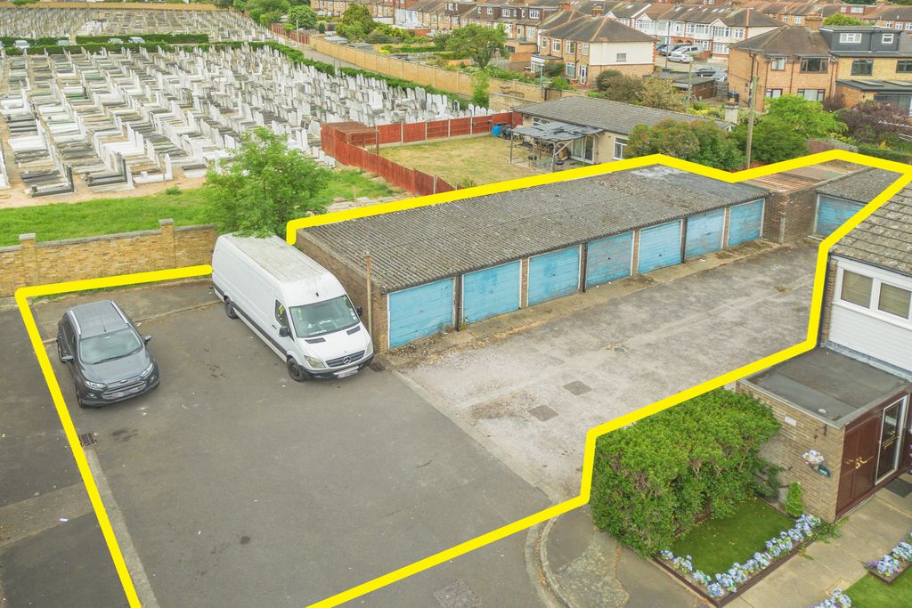 Property photo 1 of 10 Land At Sinclare Close, Enfield, En1 4Be