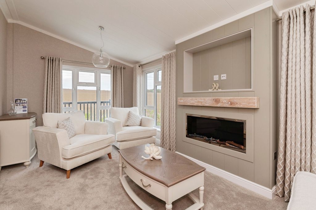 Property photo 2 of 17 Photo