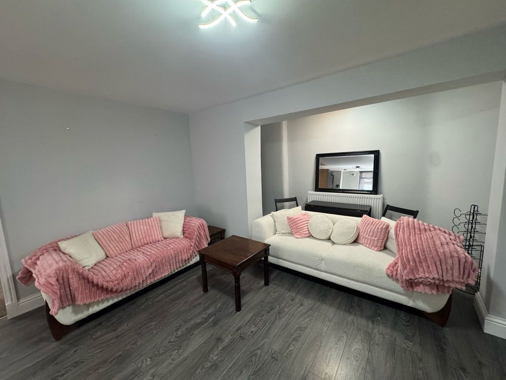 Property photo 2 of 8 Photo 2