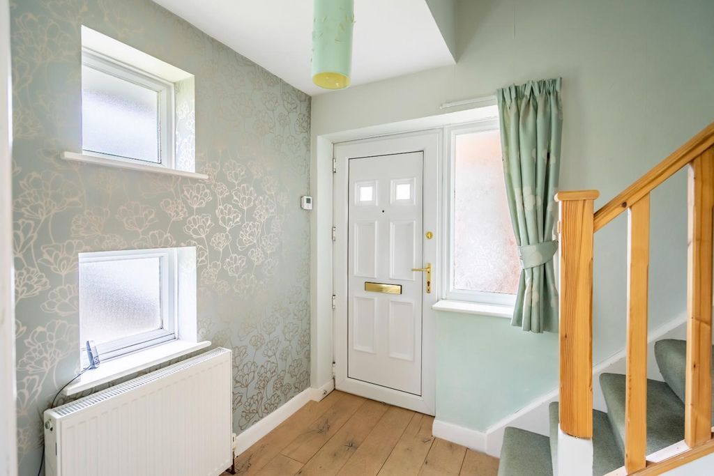 Property photo 2 of 18 Hall