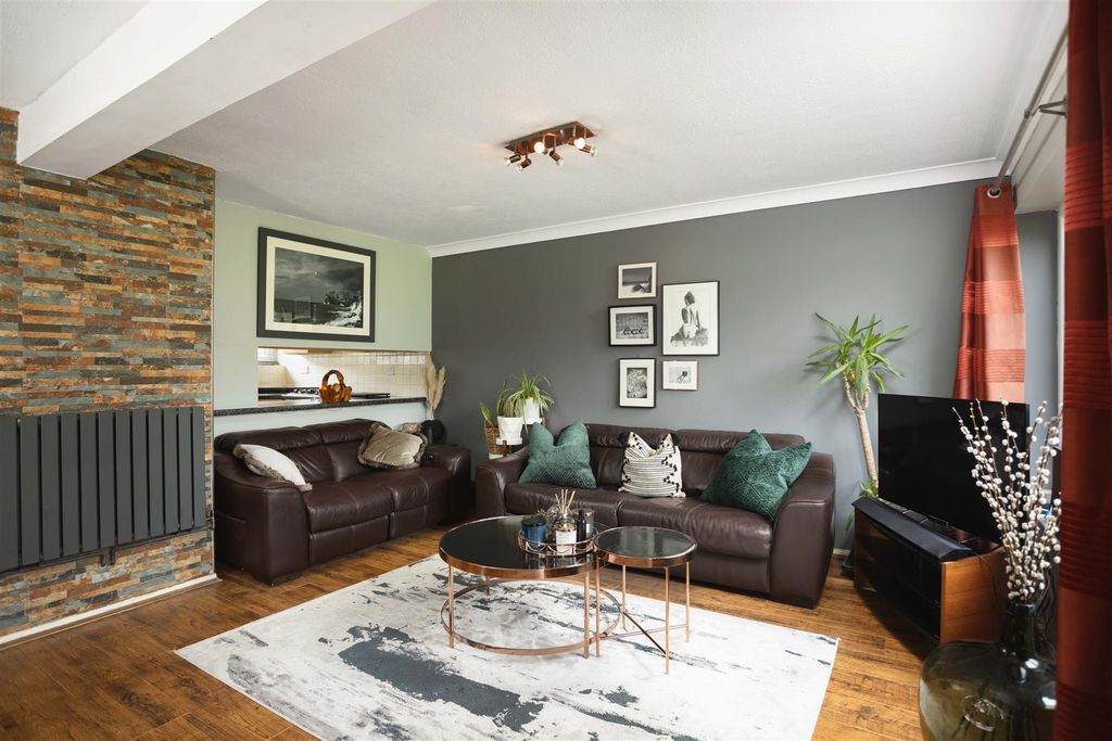 Property photo 3 of 15 00005.Jpg