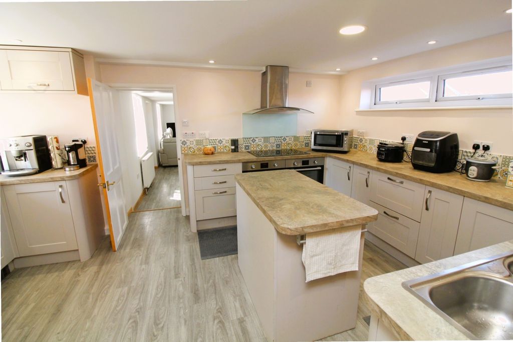 Property photo 2 of 31 Img_6054