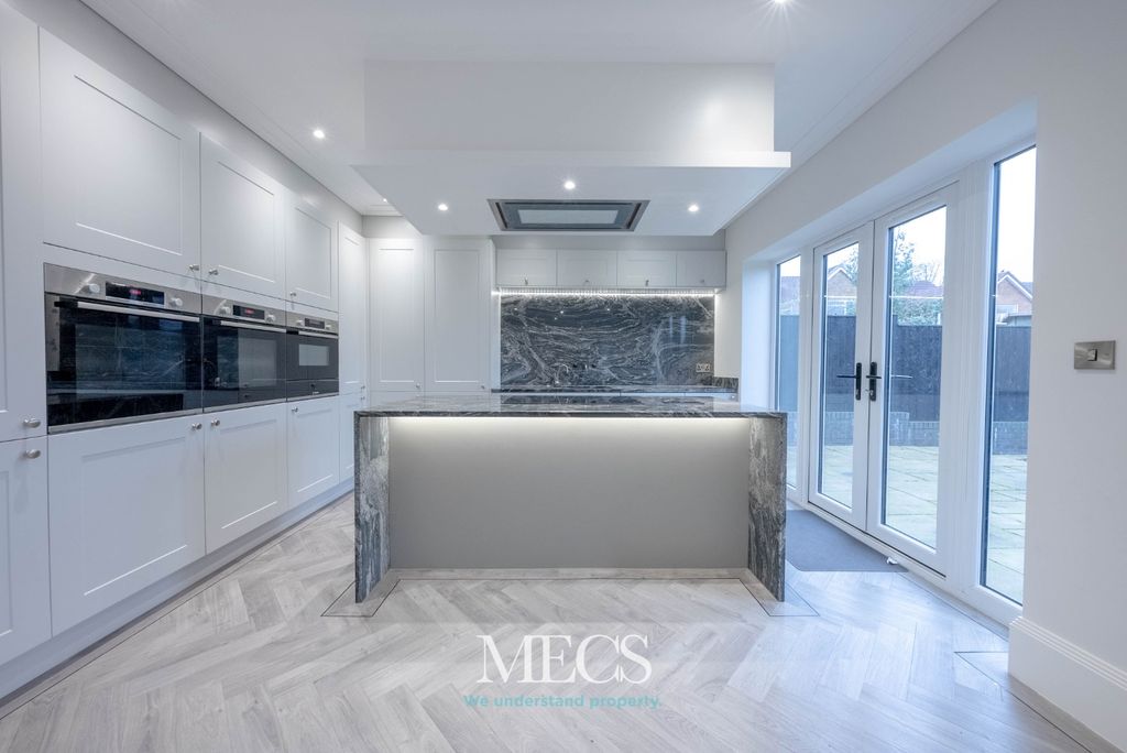 Property photo 2 of 24 3943711